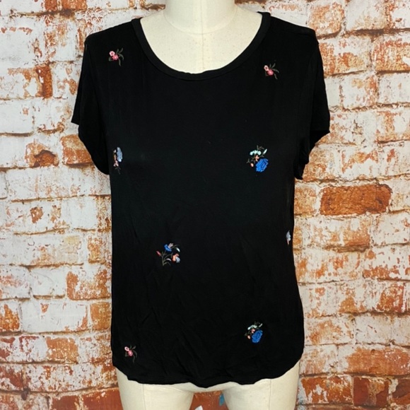 American Eagle Outfitters Tops - American Eagle Soft & Sexy black t-shirt floral embroidery short sleeve large